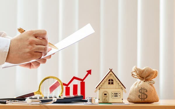 Vay tiền mua nhà, bạn nên cân nhắc giữa thu nhập hiện tại và số tiền có thể chi trả hằng tháng cho ngôi nhà muốn mua